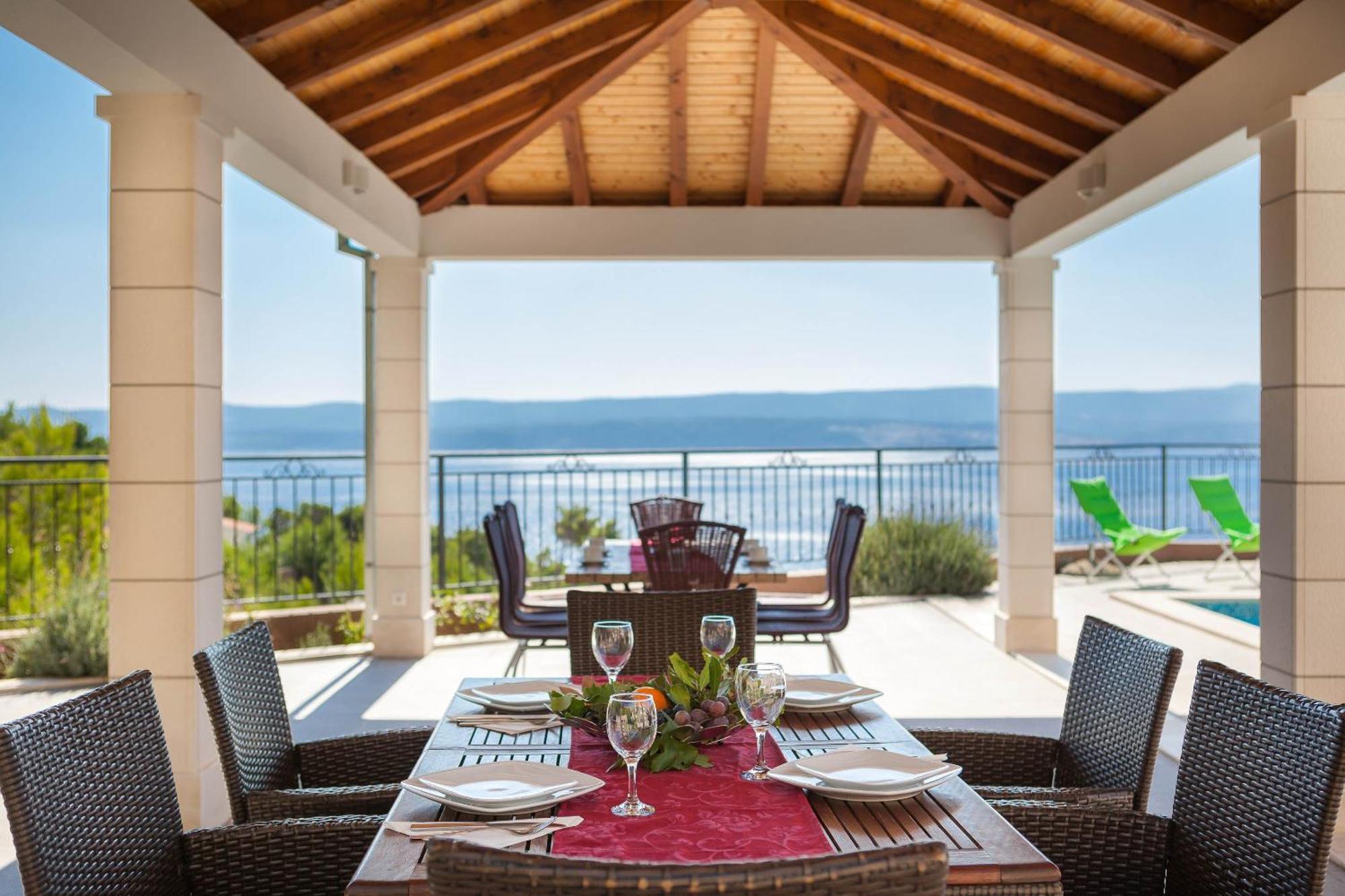 Beachfront Apartments Lara โอมิช ภายนอก รูปภาพ