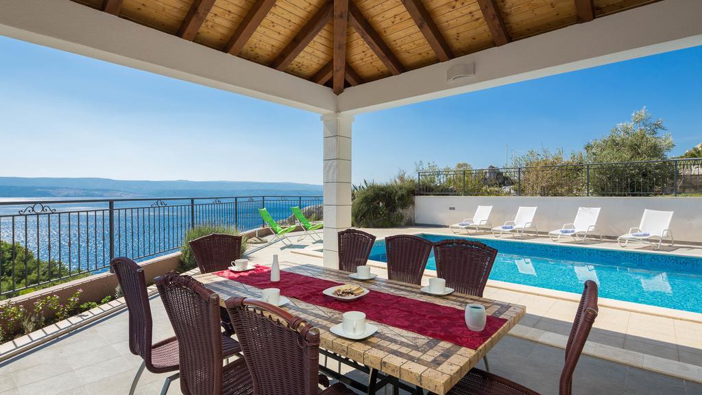 Beachfront Apartments Lara โอมิช ภายนอก รูปภาพ