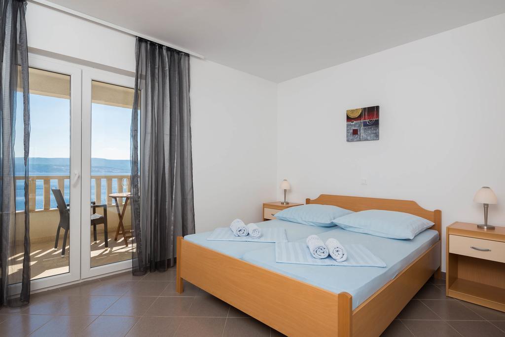 Beachfront Apartments Lara โอมิช ภายนอก รูปภาพ