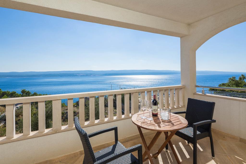 Beachfront Apartments Lara โอมิช ภายนอก รูปภาพ
