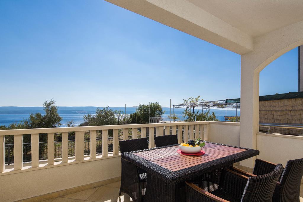 Beachfront Apartments Lara โอมิช ภายนอก รูปภาพ