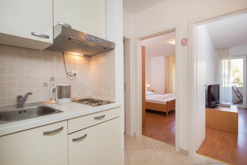 Beachfront Apartments Lara โอมิช ภายนอก รูปภาพ
