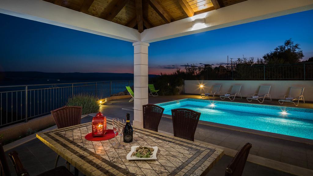 Beachfront Apartments Lara โอมิช ภายนอก รูปภาพ