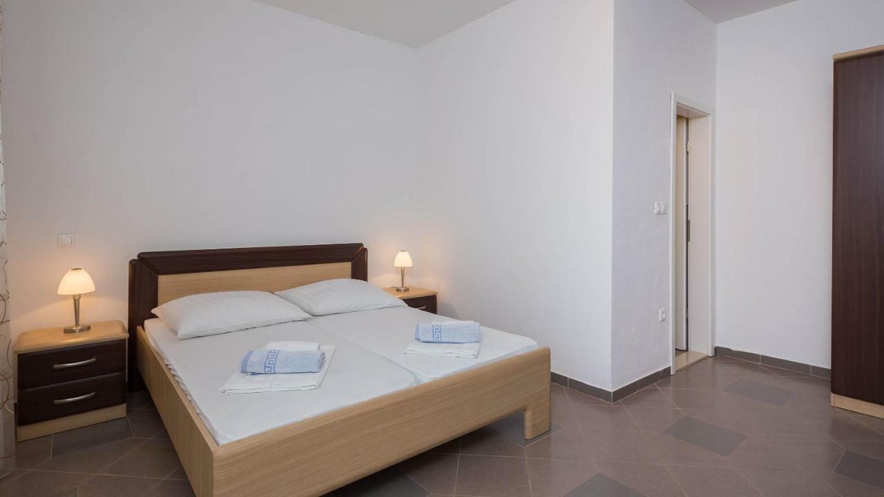 Beachfront Apartments Lara โอมิช ห้อง รูปภาพ